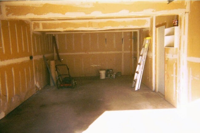 Oversized 1 car tuck under garage - 230 Hallam Ave S Unit 3