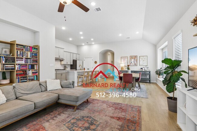 Photo - Available August 1: 4/3 home in La Cima