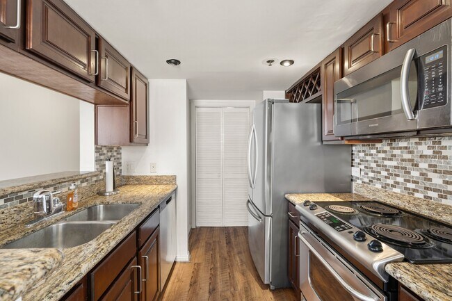 Photo - 3525 Sage Rd Unit 1204