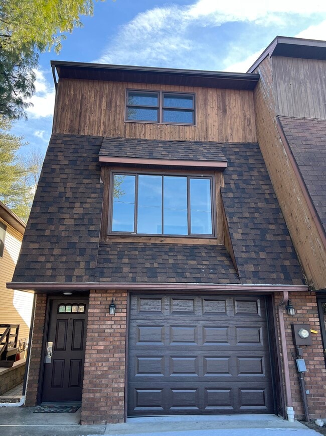 Building Photo - 161 N Gates Ave