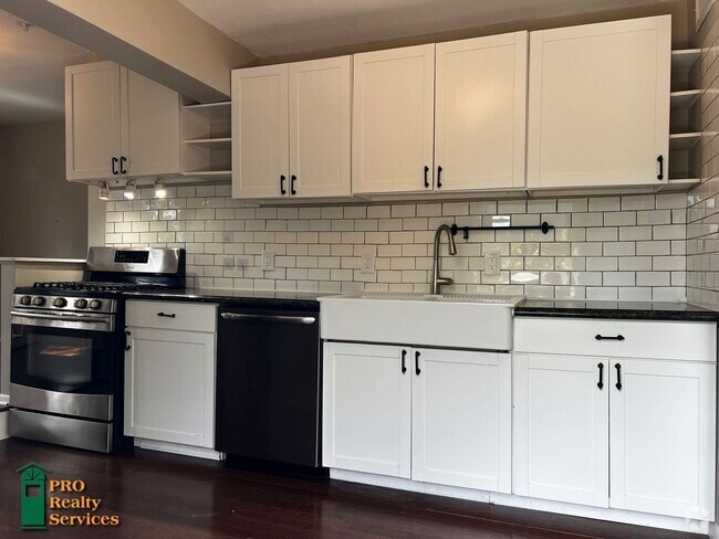 Building Photo - 3 Bedroom Bungalow in St. Louis Park Rental