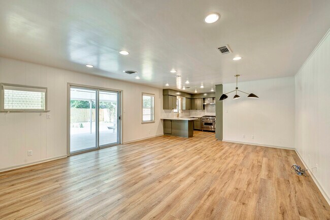 Photo - 8919 Railton St
