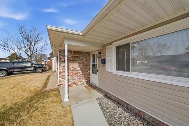 Photo - Spacious 4 bedroom/2 Bath Ranch Style Home