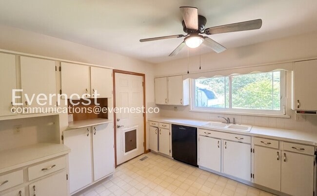 Photo - 1407 Cloverdale Cir