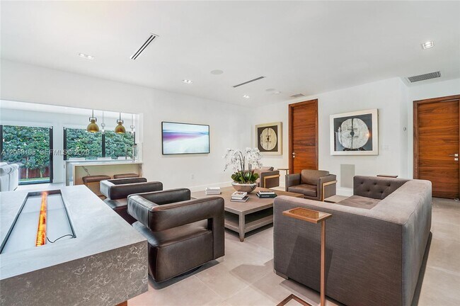 Photo - 60 Shore Dr W