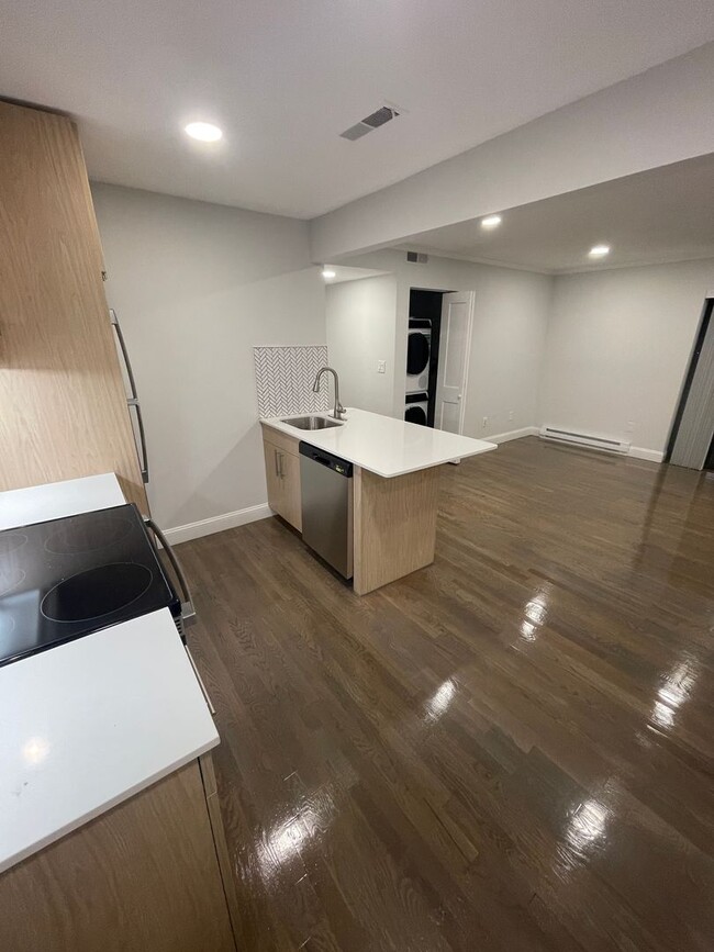 Modern 2bed + 2bath Chestnut Hill - Brookline - Modern 2bed + 2bath Chestnut Hill - Brookline Condo