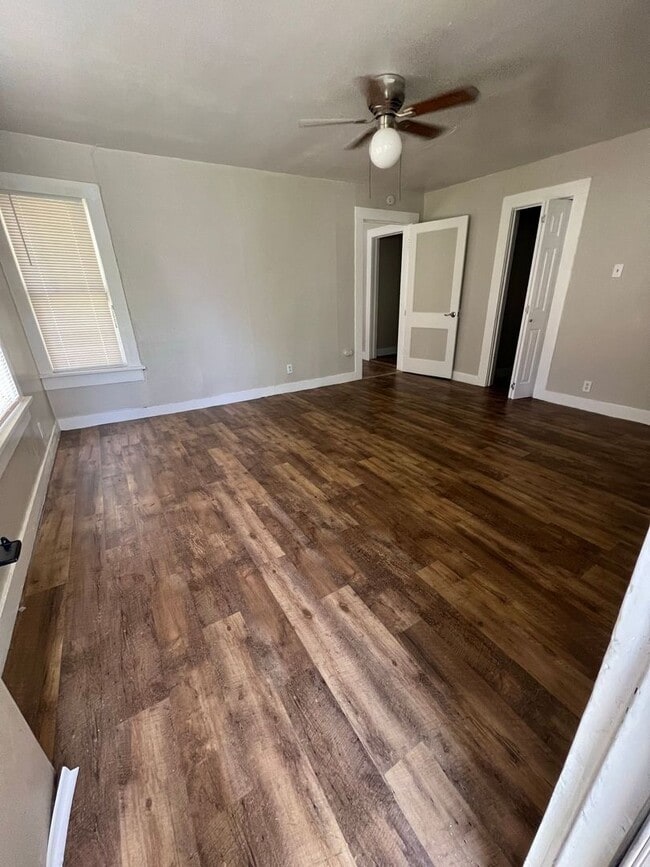 Photo - Adorable One Bedroom Duplex! Unit 609 EN15th Apt B