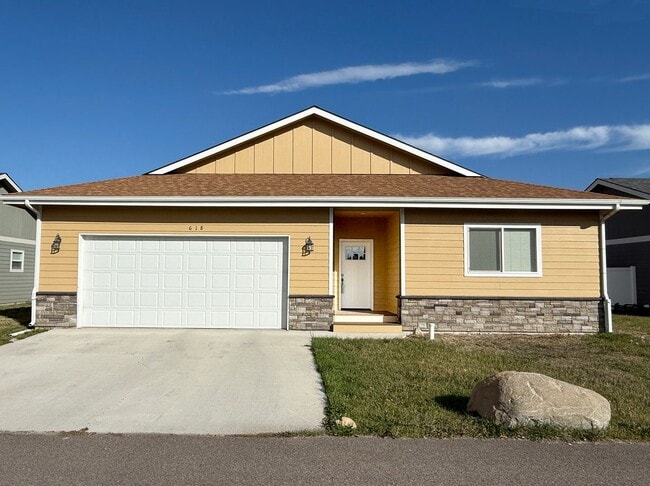 Building Photo - Sigle Family in East Valley