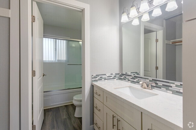 1BR, 1BA - 524SF - Bathroom - Ramona