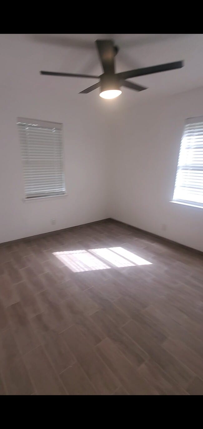 Photo - 549 NW Renfro St