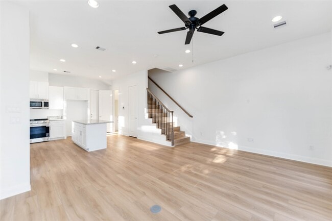 Photo - 5119 Briscoe St