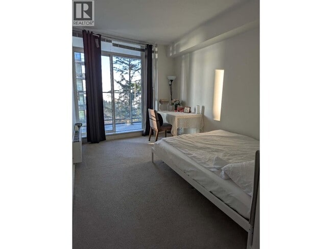 Photo - 8940 University Crescent