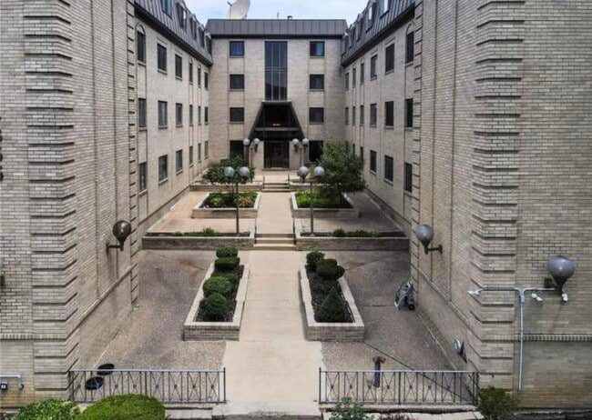 Building Photo - 4355 Maryland Ave Unit 330