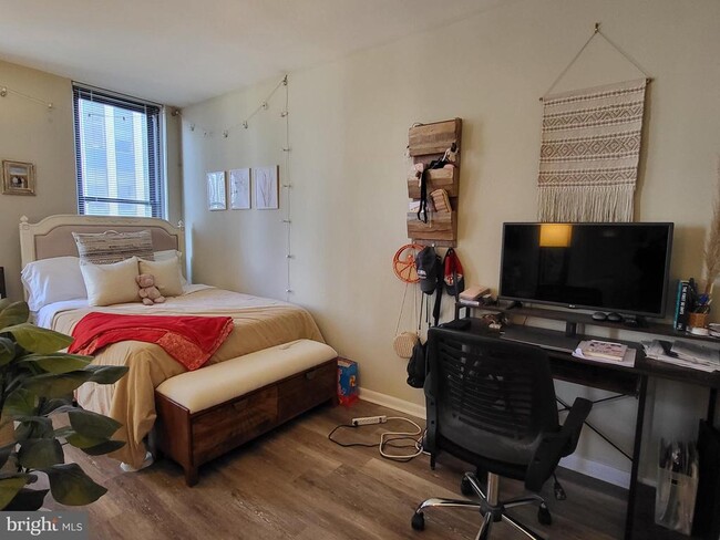 Photo - 135 S 19th St Unidad 1502