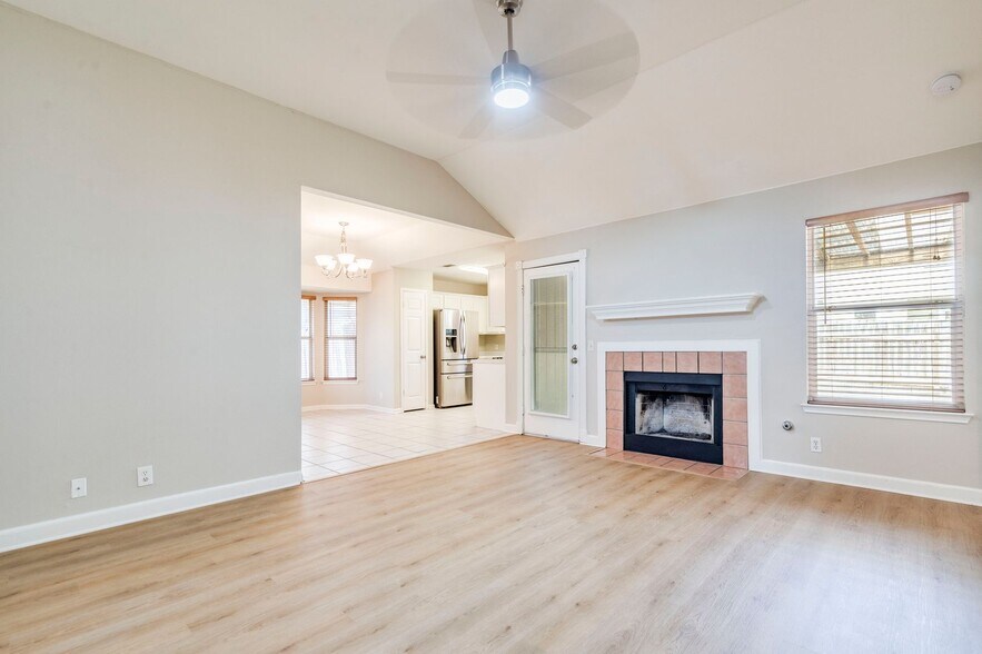 913 Jasmine Trail