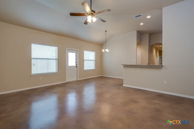 Photo - 137 Joanne Cv Townhome