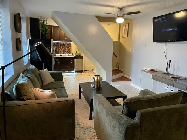 Photo - 888 W Lombard St Unidad B