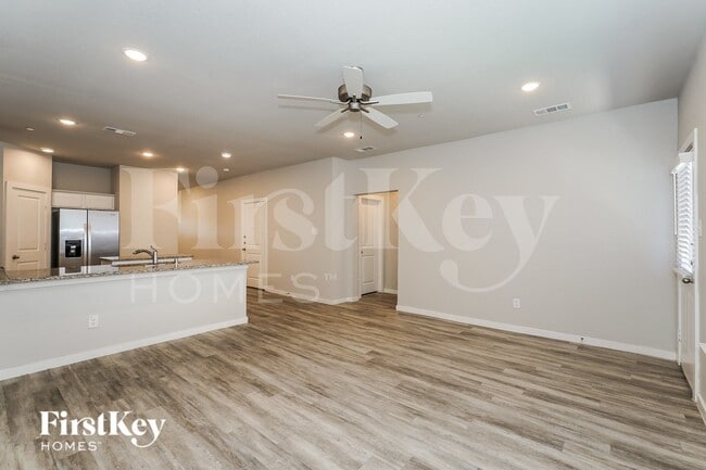 615 Sophia Wy
