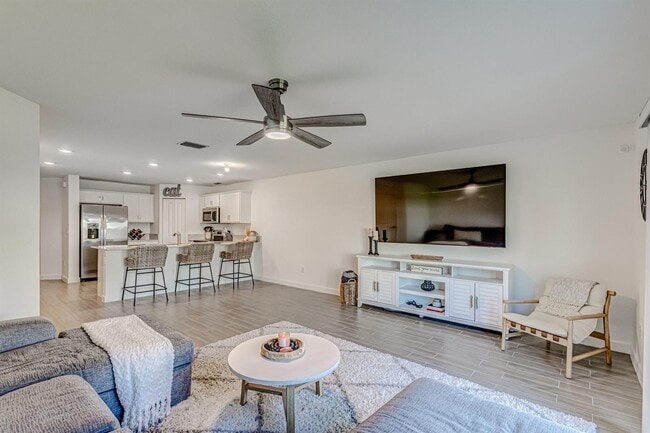 Photo - 5007 Woods Edge Cir