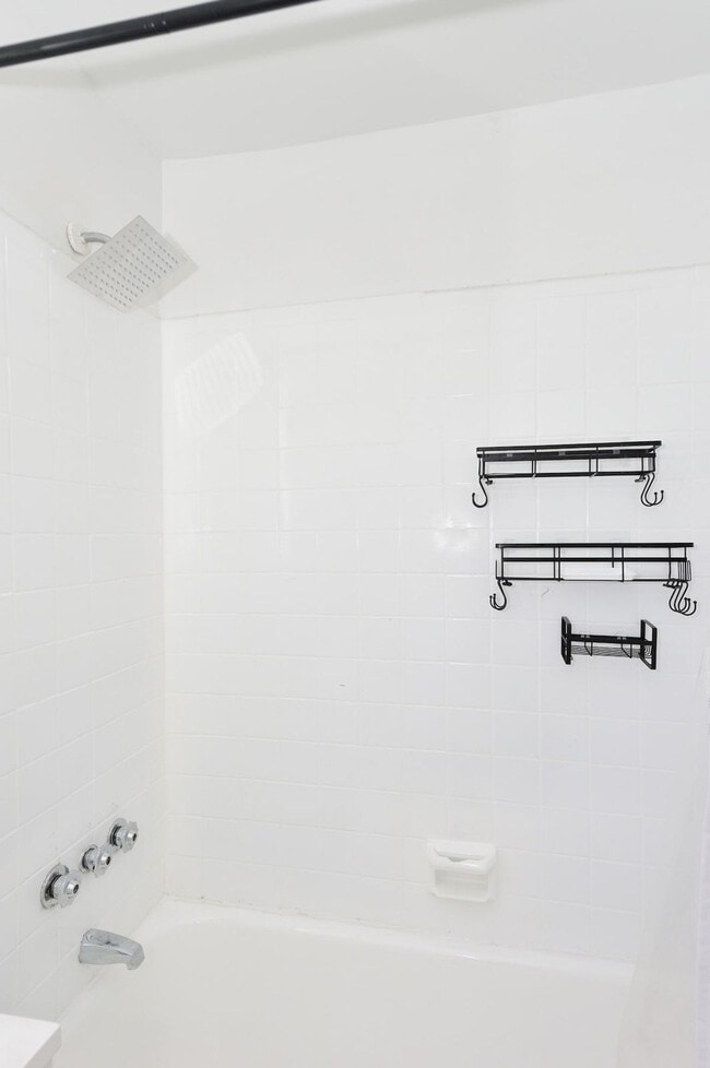 Photo - 388 W 38th St Unit SI ID1383561P