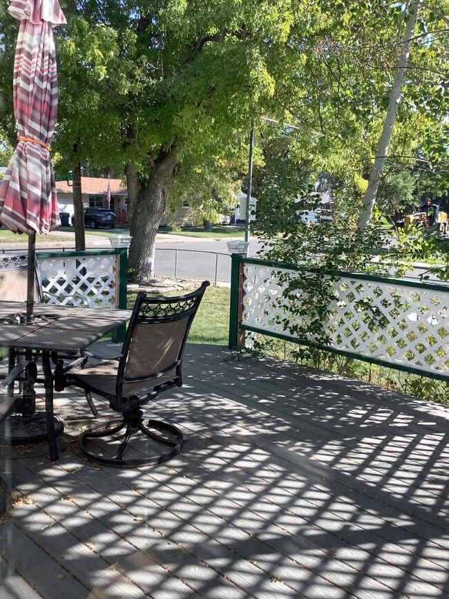 Photo - 1006 25th St W