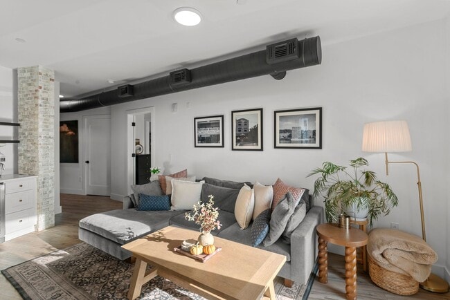 Photo - 3725 Butler St