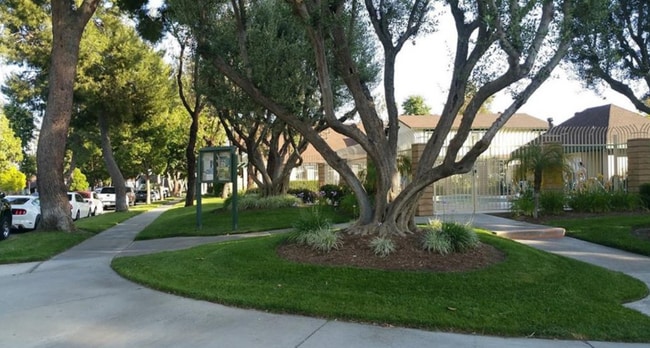 Photo - 5428 Snowood