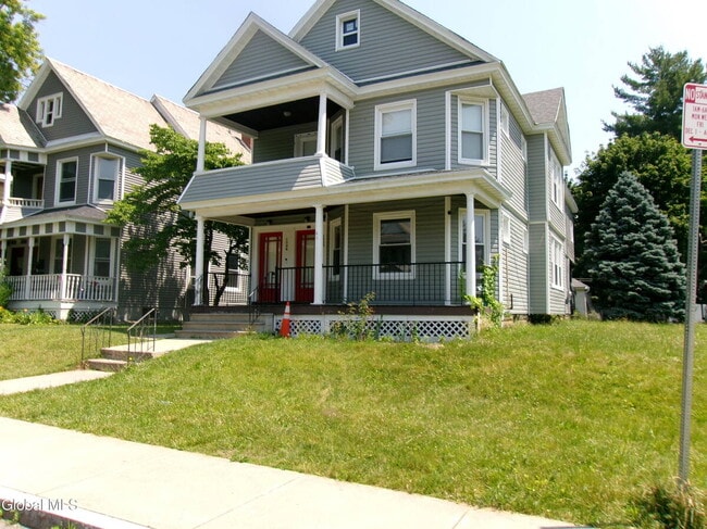 Building Photo - 1338 Parkwood Blvd