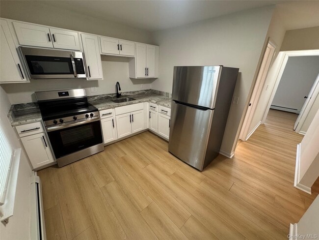 Building Photo - 98 E Market St Unit C16