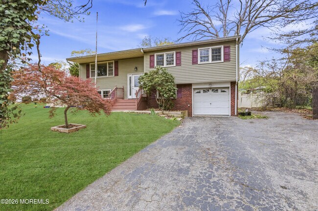 Photo - 536 River Dr