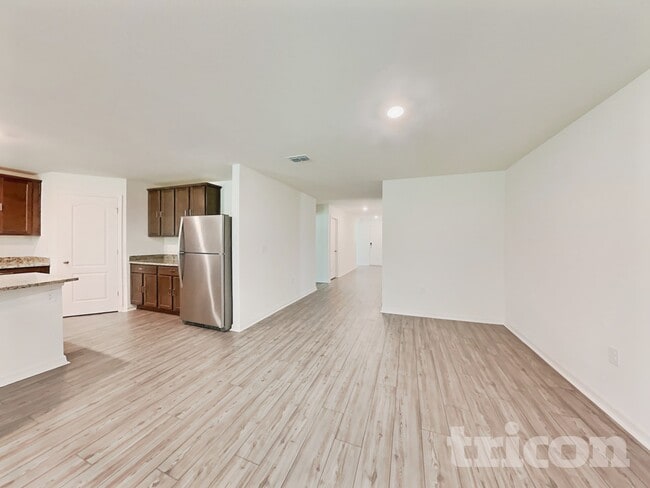 Photo - 2 Riverina Dr