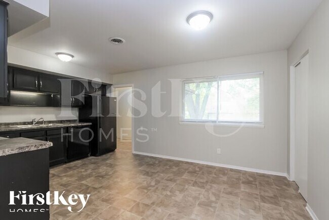 Photo - 221 Grovewood Dr