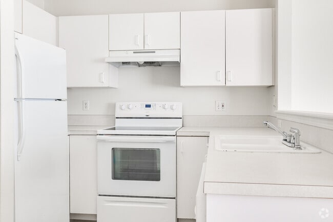 2BR, 1.5BA - 860SF - Kitchen - Baycrest Village