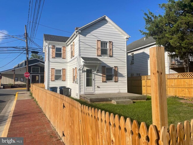 Photo - 108 Railroad Ave