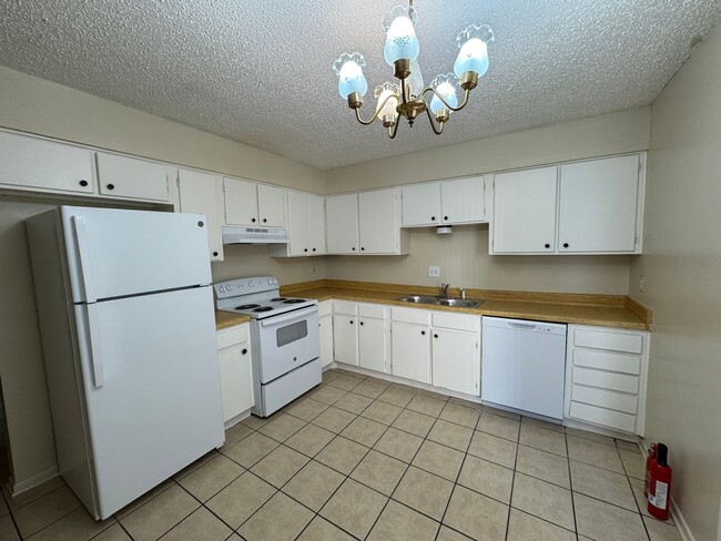 Photo - 1102 Harley Dr Unidad B