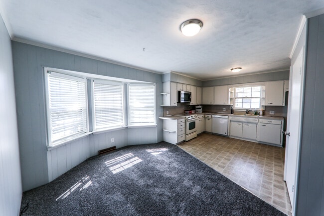 Photo - 642 W Sylvania St