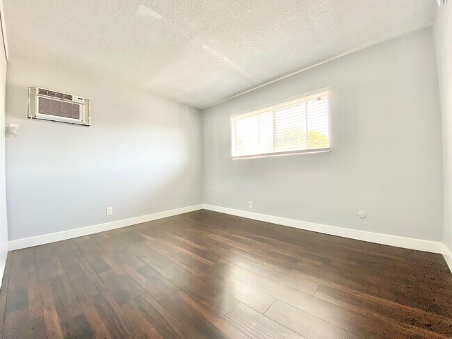 Photo - 1913 W 2nd St Unidad 24