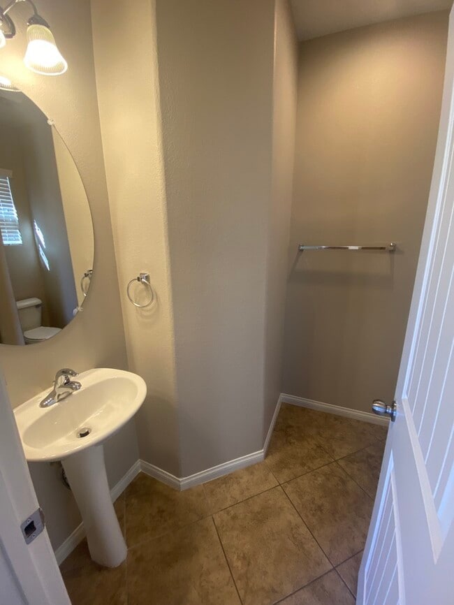 Photo - Spacious 4-Bed, 3-Bath Home in Southwest L...