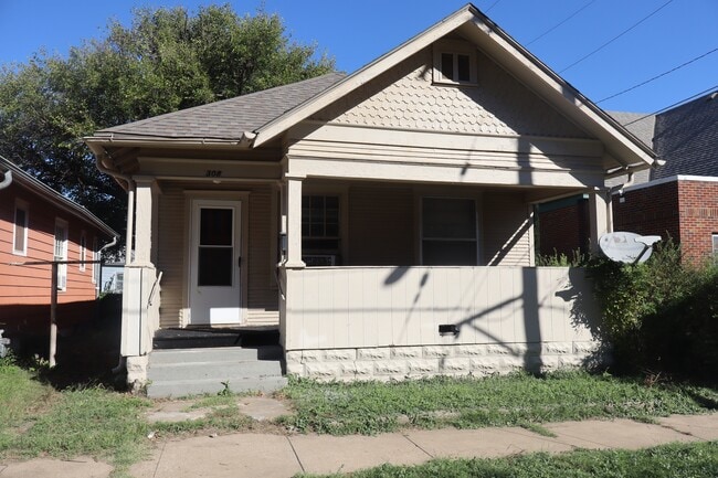 Building Photo - 308 W Mulberry St