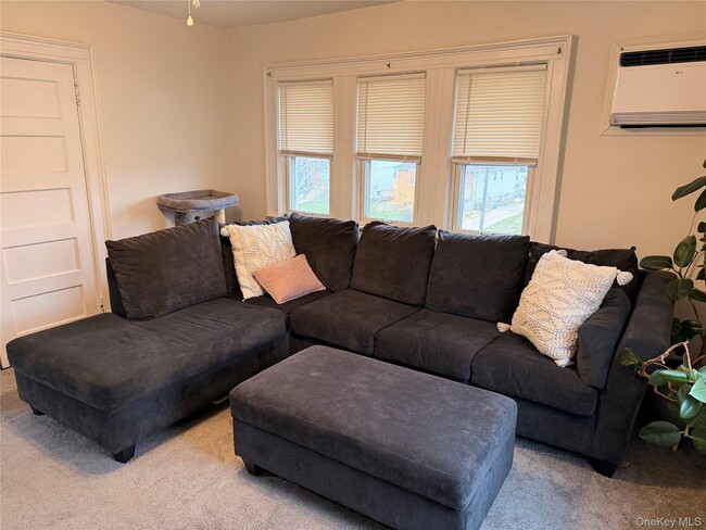 Photo - 65 W Windsor Pkwy