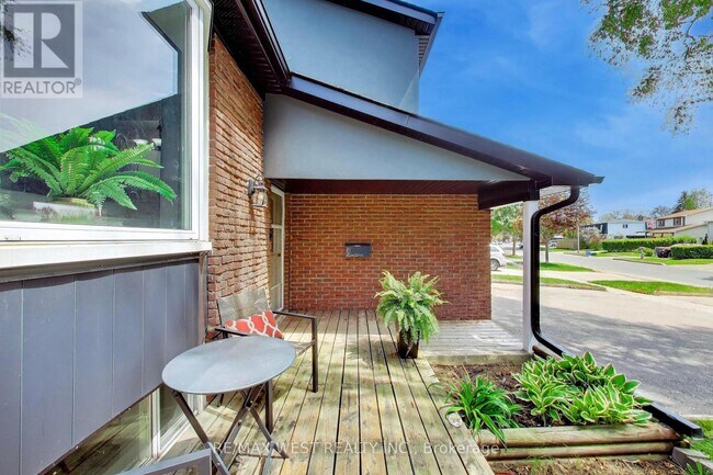 Photo - 128 Roser Crescent