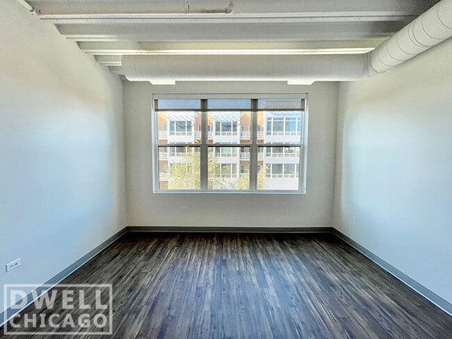 Photo - 911 W Dakin St