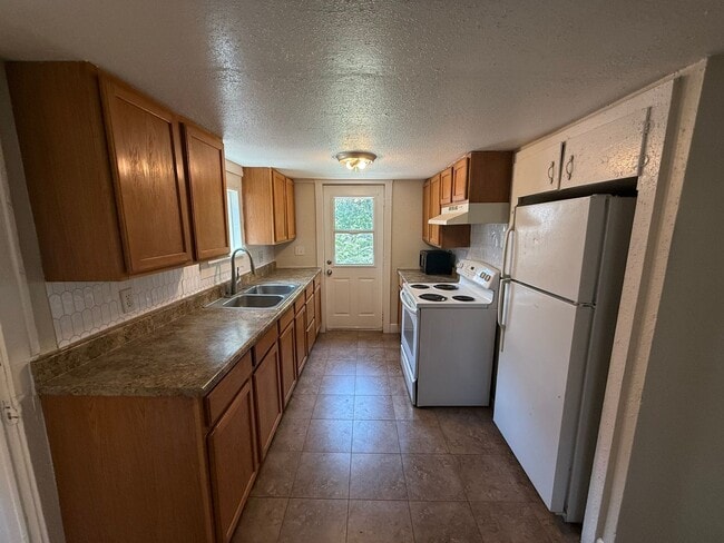 Building Photo - Current Property Management LLC Unit A