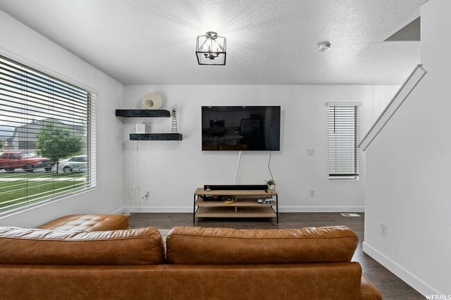 Photo - 231 Warbler Ct