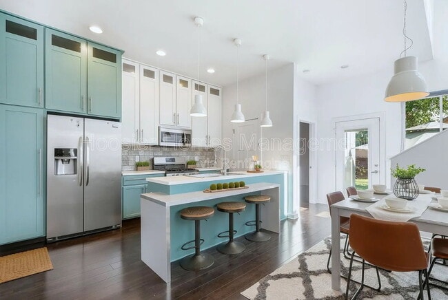 Photo - 1421 Leonard St