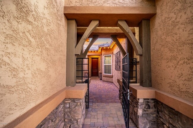 Photo - 953 E Boston St