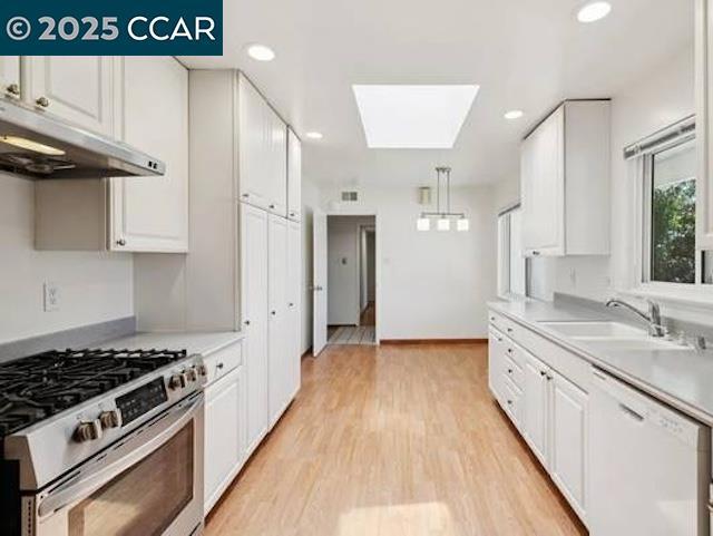 Photo - 2047 Queens Ln