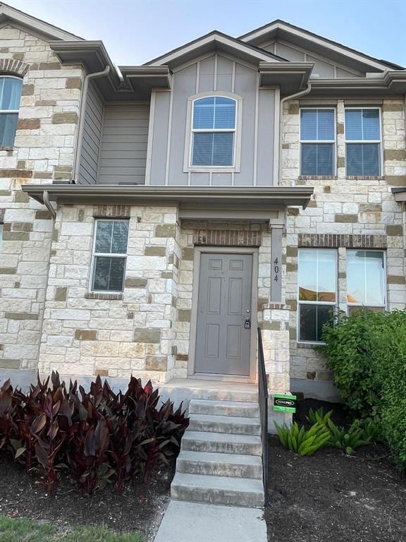 Photo - 404 Crater Lake Dr