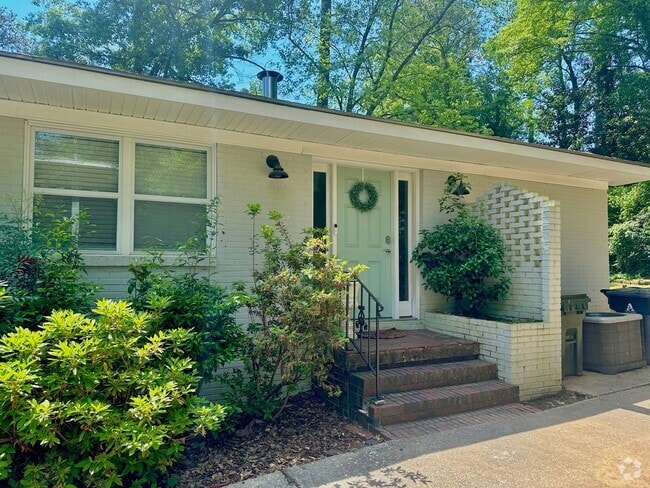 Building Photo - Short distance fro Campus and Downtown Aub... Rental