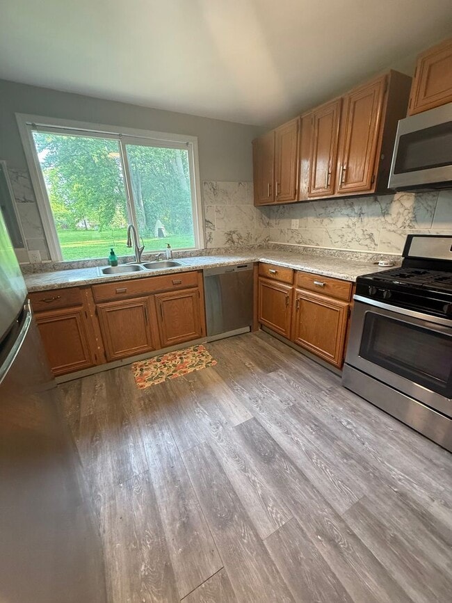 Photo - 4 Bedroom Home on an ACRE of land